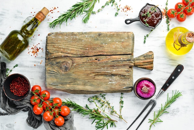 Stół z produktami i naczyniami kuchennymi